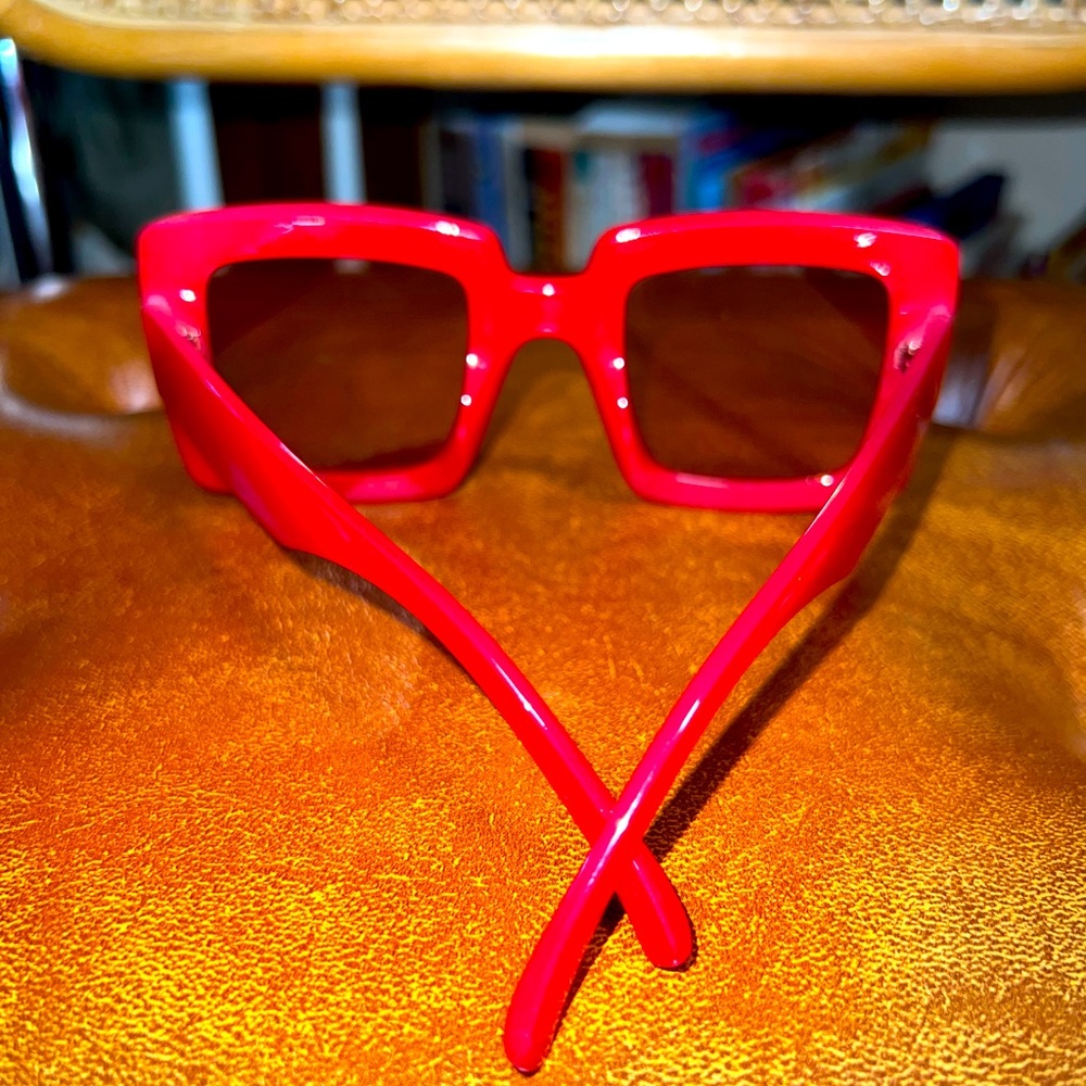 Square Frame Sunglasses - Picture 2 of 3